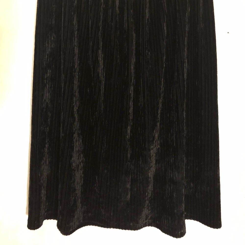 Black Velvet Skirt MIDI Ribbed Flowing Design